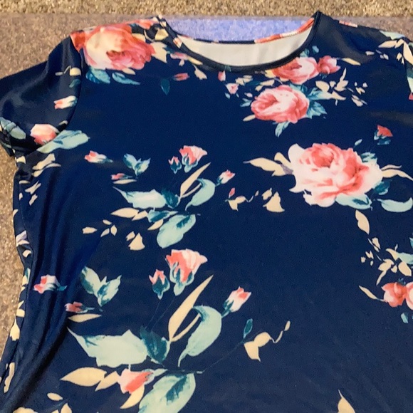 👗🌸🌺 Floral Dress (with pockets) - Picture 2 of 4
